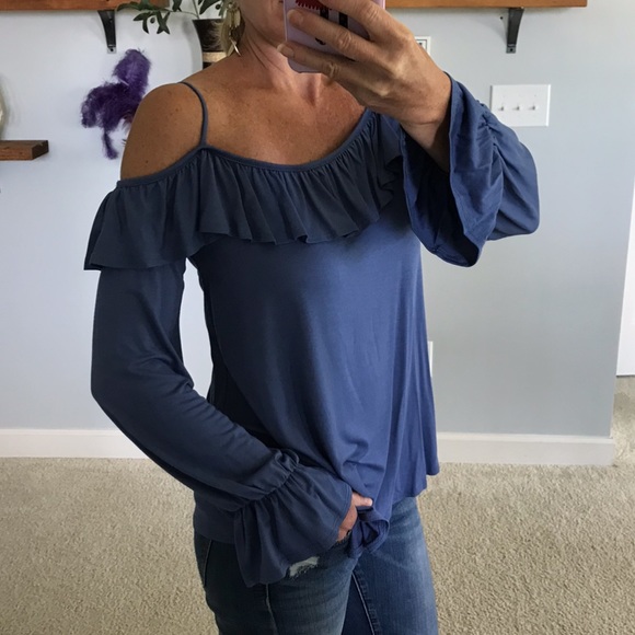 1 SMALL Long Sleeve, Cold Shoulder Top - Picture 4 of 8